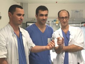 4 cardiologues implantent ce dispositif (De gauche à droite) : Dr S. Combes, Clinique Pasteur Dr P. Mondoly, CHU Toulouse Dr S. Boveda, Clinique Pasteur Absent de la photo : Dr A. Duparc, CHU Toulouse