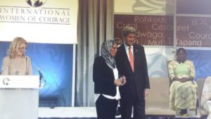 Latifa Ibn Ziaten et John Kerry Ctwitter/dr
