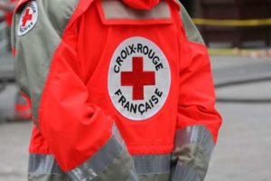 Le véhicule de la Croix-Rouge incendié à Castelnaudary cdr