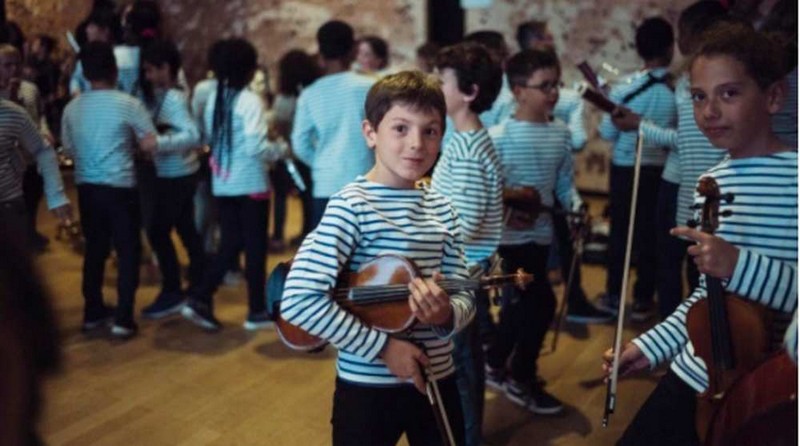 Toulouse. Toulouse. Orchestre d’enfants DEMOS : 200 enfants à la Halle aux grains pour la remise des instruments Photo : Julien Mignot/dr